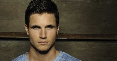 Robbie_Amell_52860